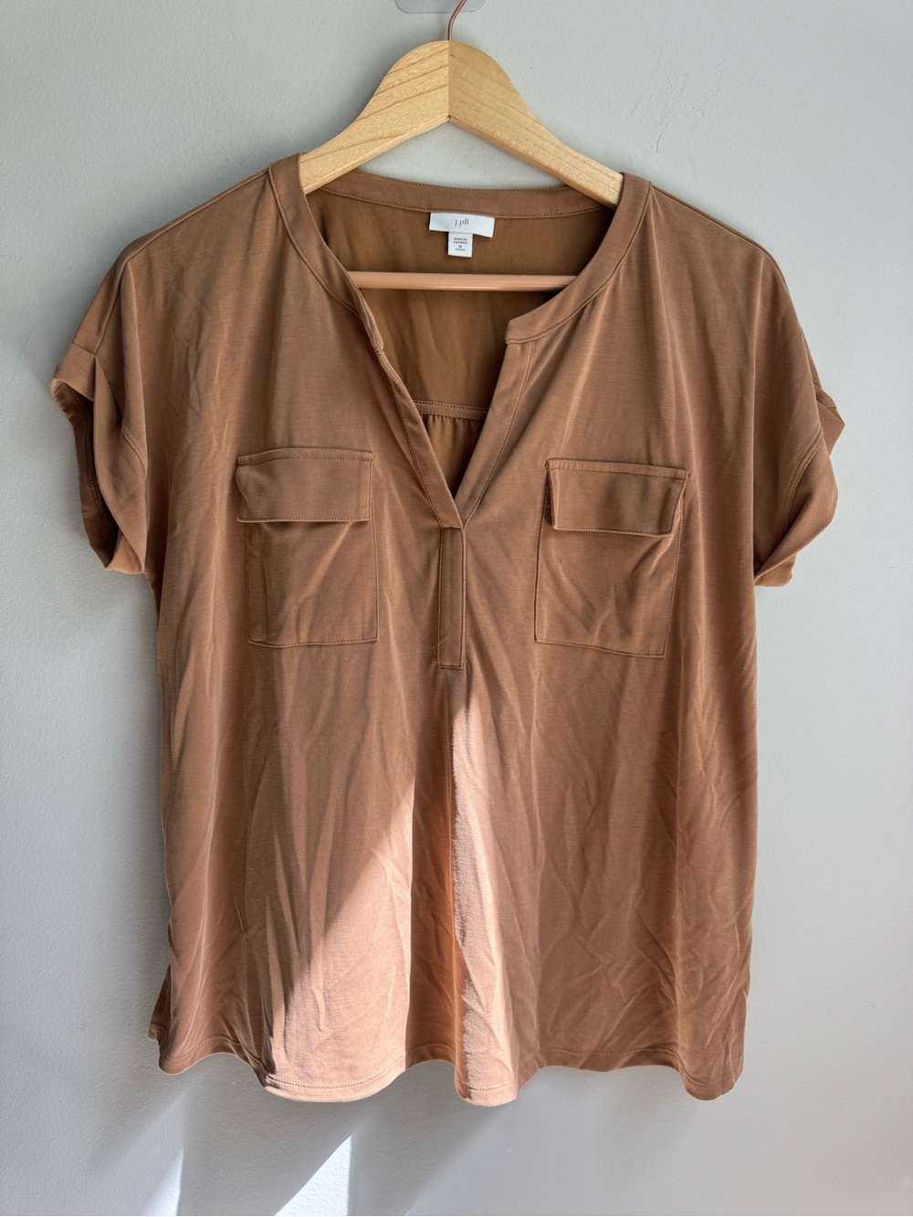 J Jill Short Sleeve Pocket V-Neck Top in Brown Super Soft